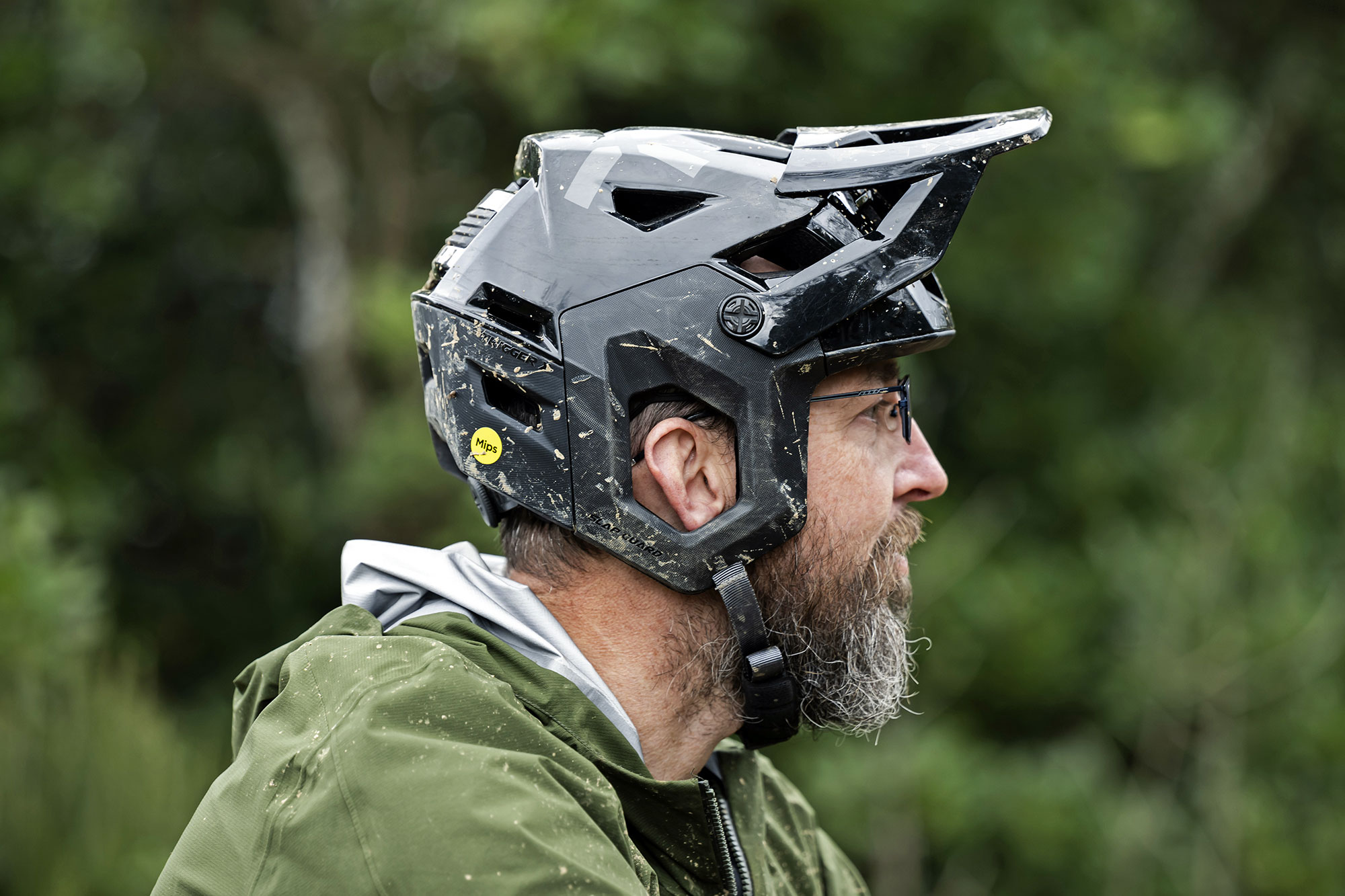 El casco de enduro iXS Trigger X 3/4 Shell ofrece protección adicional con ventilación máxima: revisión