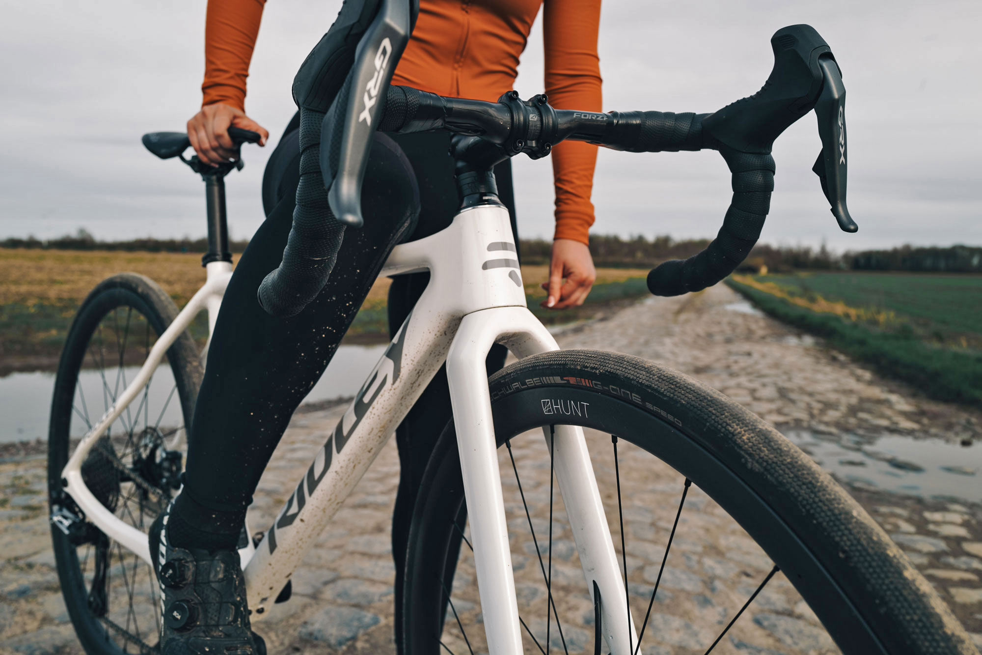 Las ruedas de bicicleta de carretera Hunt Carbon Disc Aero más vendidas obtienen bujes más anchos, más ligeros y con trinquete