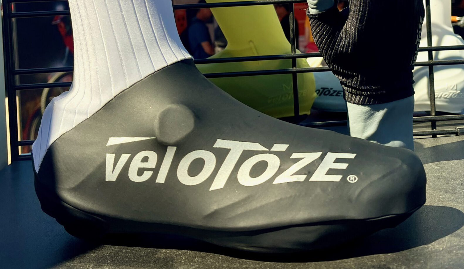 VeloToze muestra nuevos kits de ciclismo y diseños mejorados de calcetines Aero
