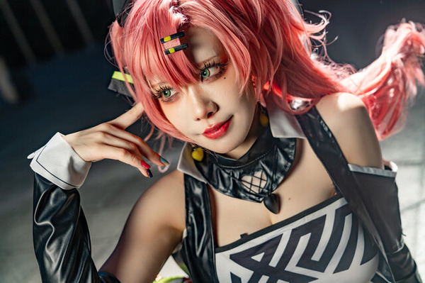 [Cosplay]¡Una pose dinámica que aprovecha su belleza curvilínea! “Zen Zero” La hermosa capa de Nico Demara[10 photos]