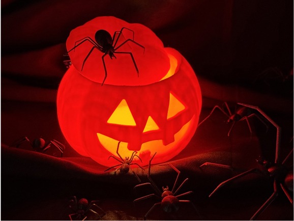 ¡Haz que tu espeluznante calabaza de Halloween sea inteligente con el kit Plug and Make!