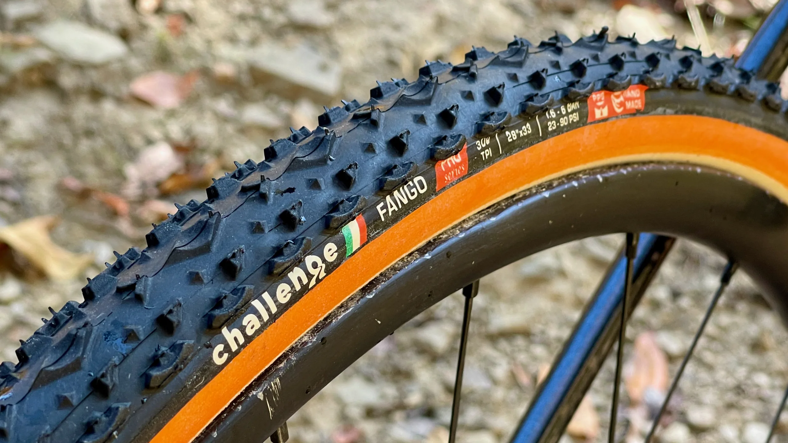 Exclusivo: Challenge emite 100 neumáticos Fango de edición limitada con flanco naranja