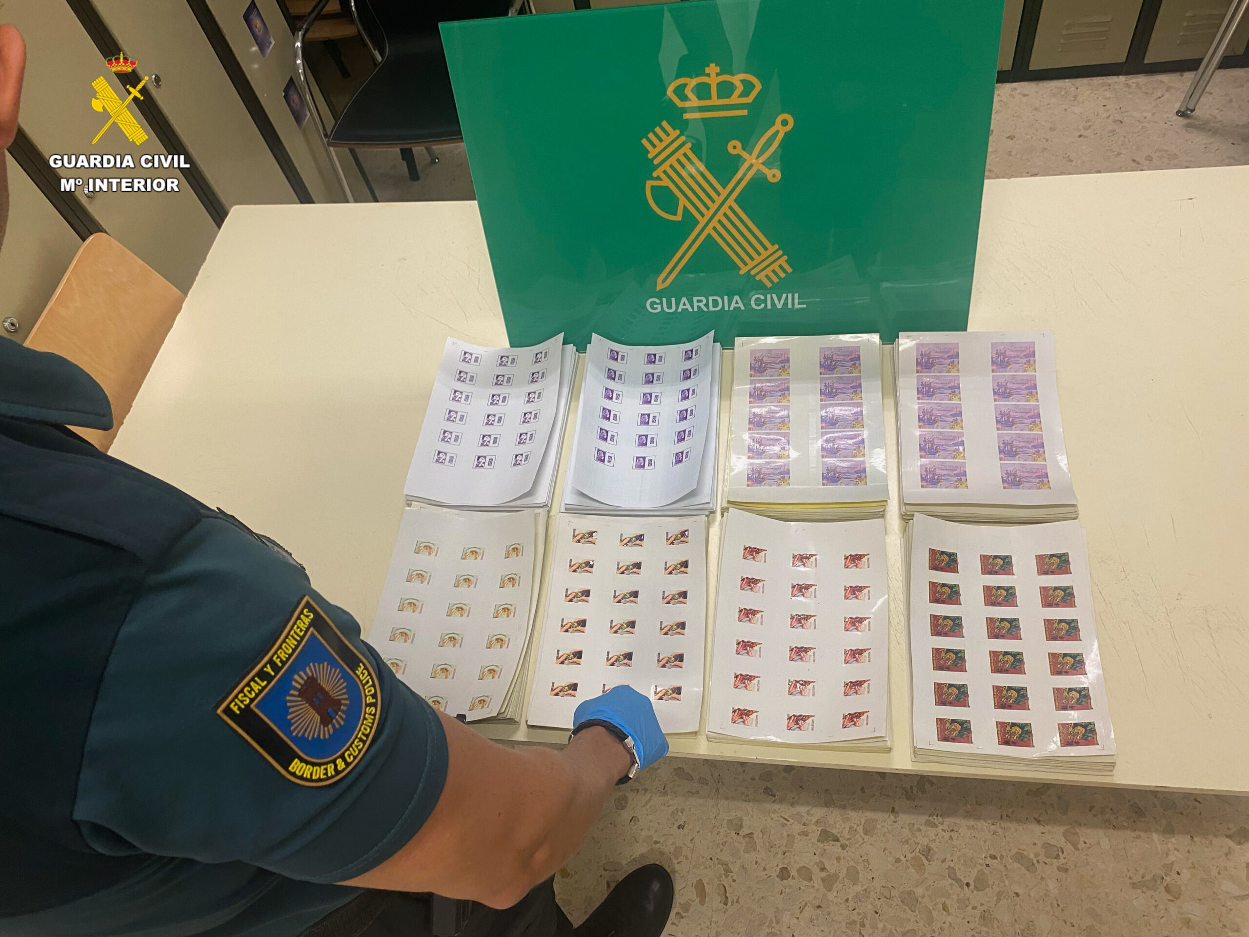 Peste 40.000 de timbre contrafăcute interceptate pe aeroportul din Valencia: un pasager din Casablanca investigat
 – Știri din Valencia