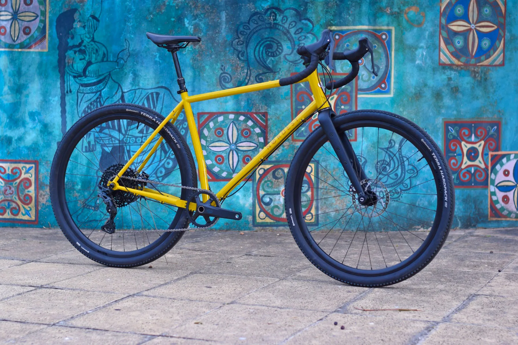 Nordest Super Albarda 3 evoluciona la bicicleta de grava de acero, la barra plana 3003 obtiene una actualización de titanio