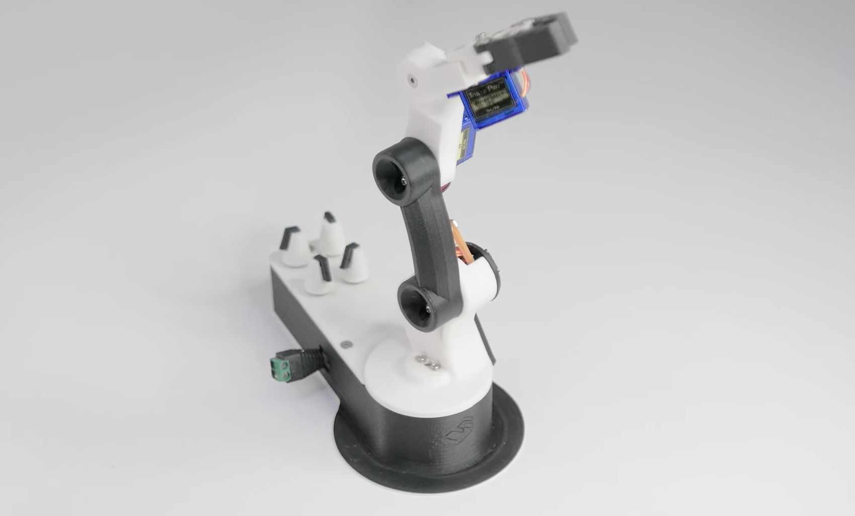 Este brazo robótico impreso en 3D se puede construir con solo unos pocos componentes económicos