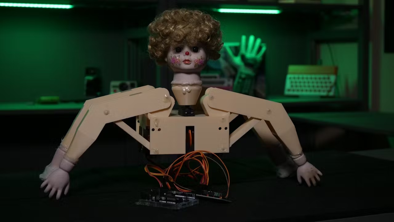 Esta espeluznante muñeca de Halloween cobró vida con Bottango