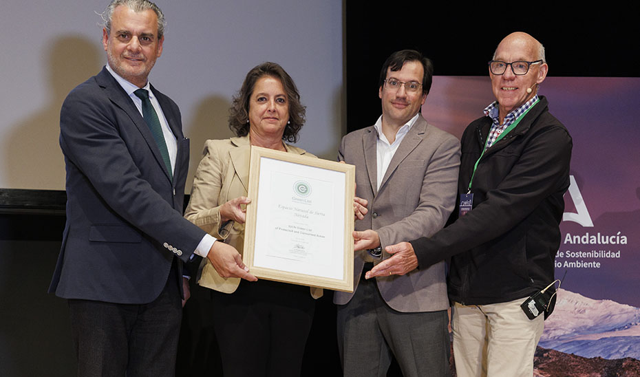 Catalina García señala el papel del Espacio Natural de Sierra Nevada en la lucha contra el cambio climático