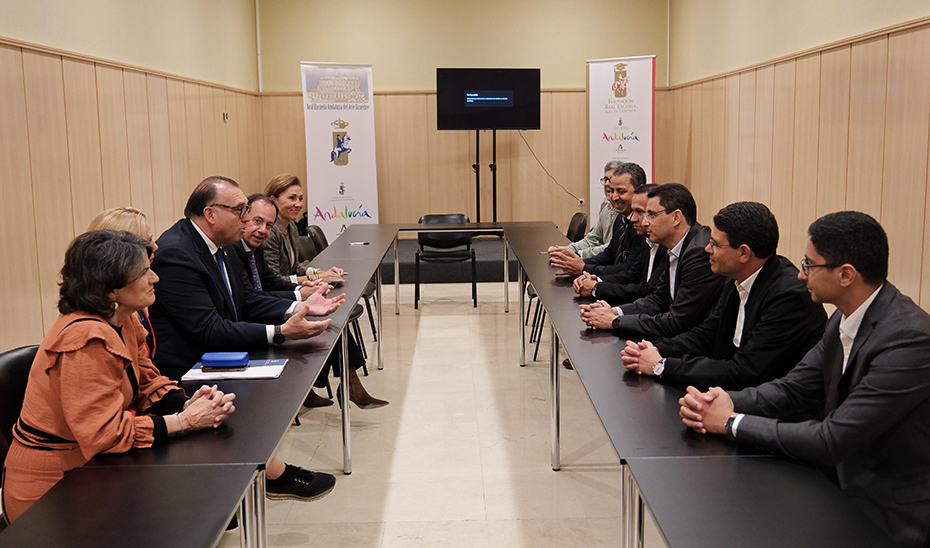 La Real Escuela de Arte Ecuestre colabora con la Real Sociedad para el Fomento del Caballo de Marruecos en la formación de jinetes