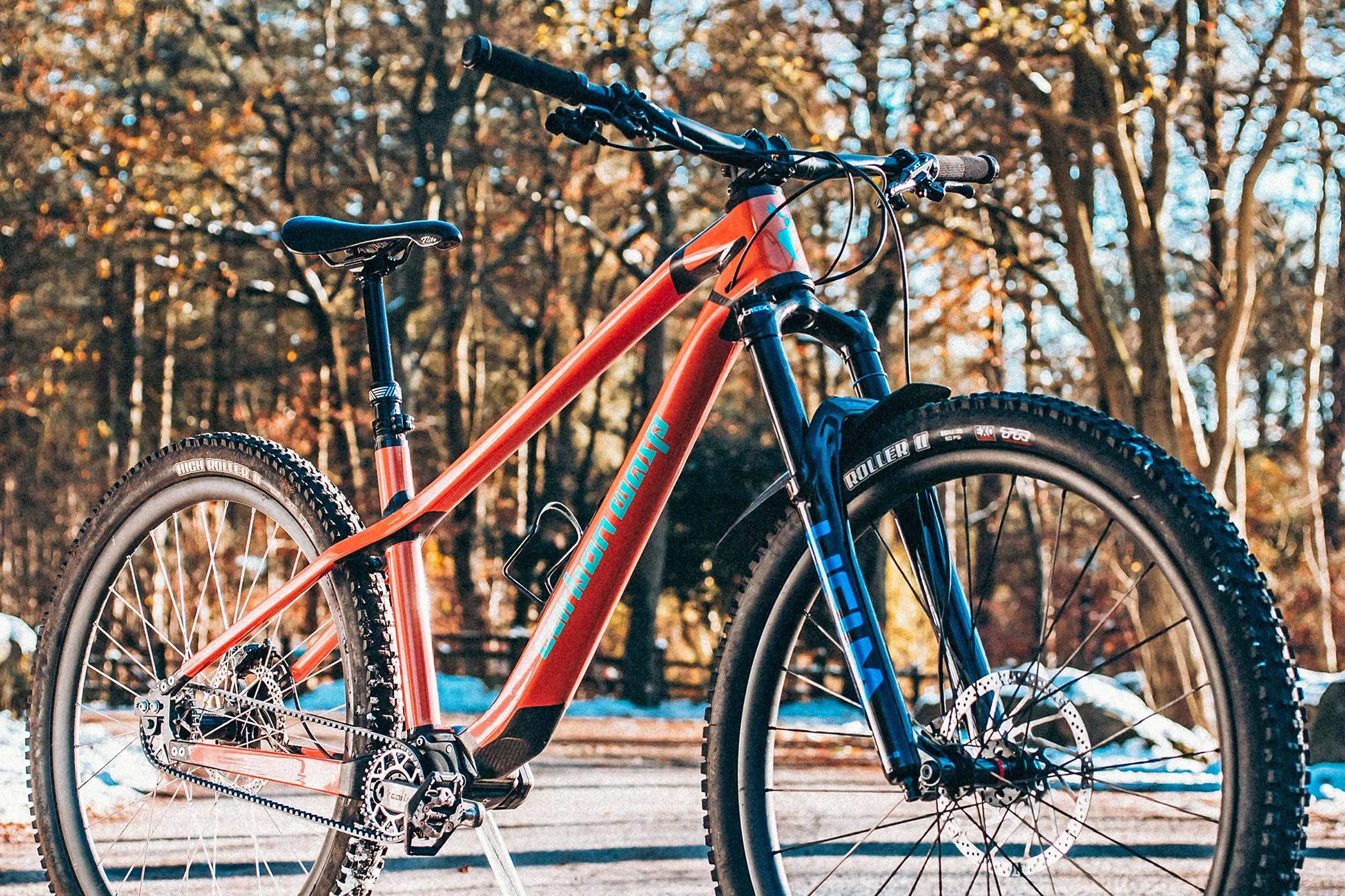 Carbon Wasp presenta una nueva bicicleta de montaña rígida con caja de cambios en el Reino Unido