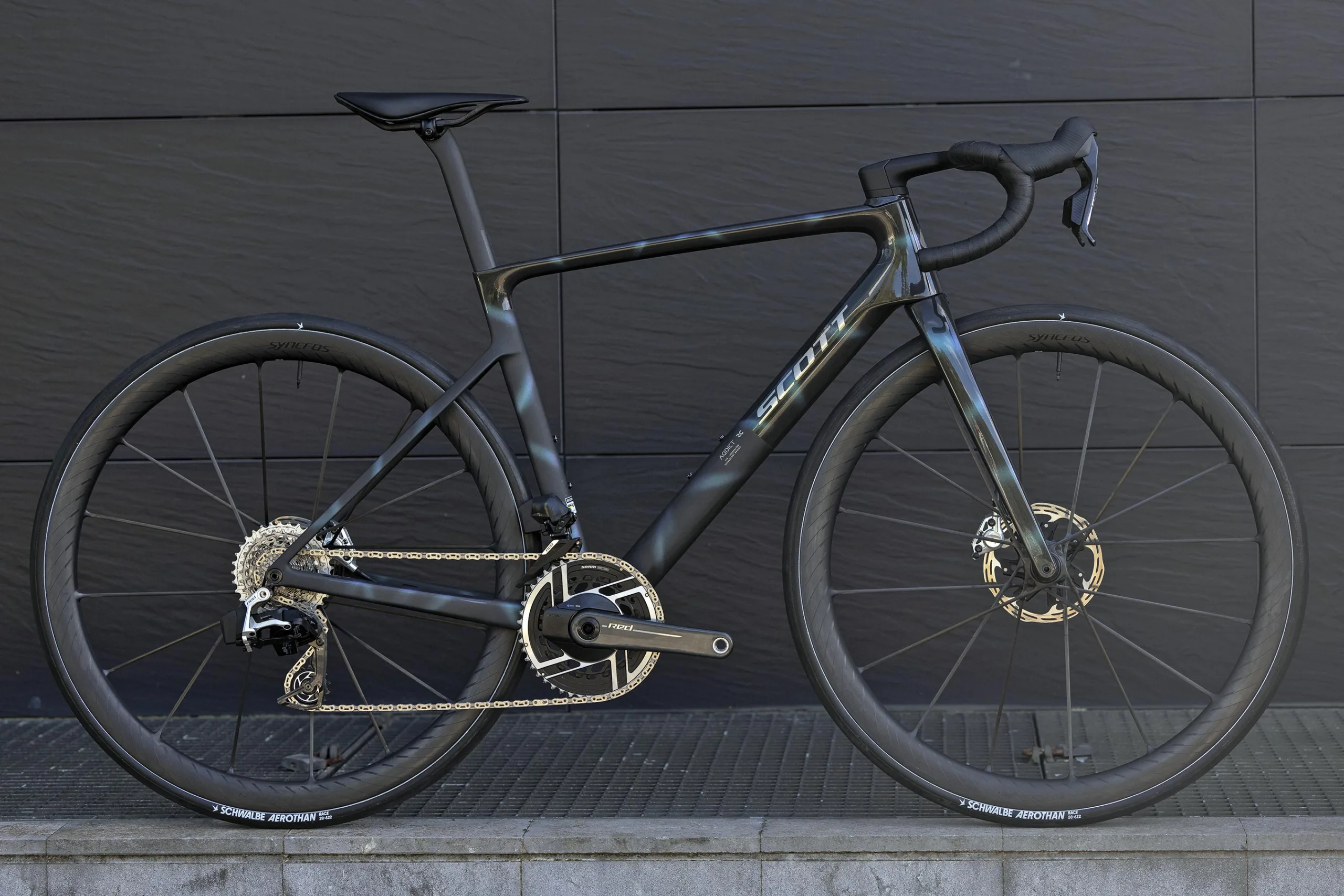 La totalmente nueva Addict RC es la bicicleta de carretera más ligera de Scott, ¡desde menos de 5,9 kg!