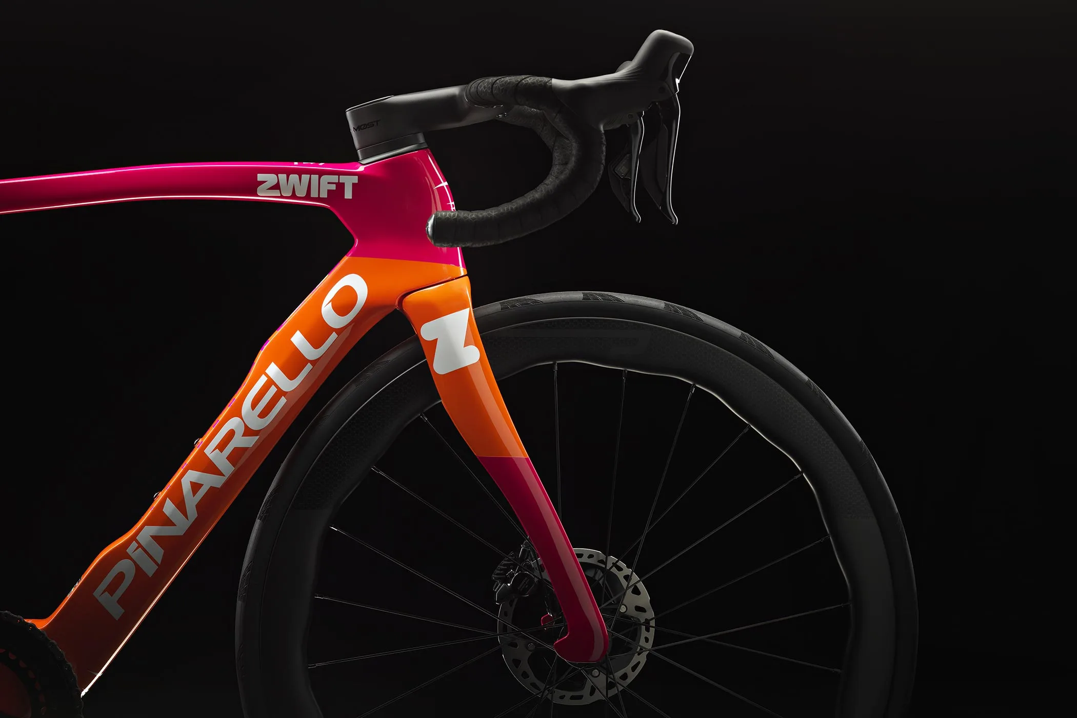 ¡Monta una bicicleta de carretera virtual Zwift Pinarello Dogma en el mundo real!