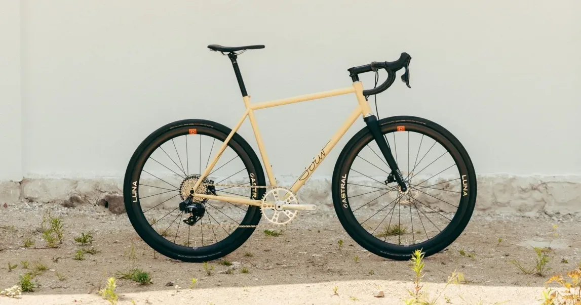 La nueva bicicleta Allroad Space Cake de Sour Bikes está lista para comerse todos los caminos