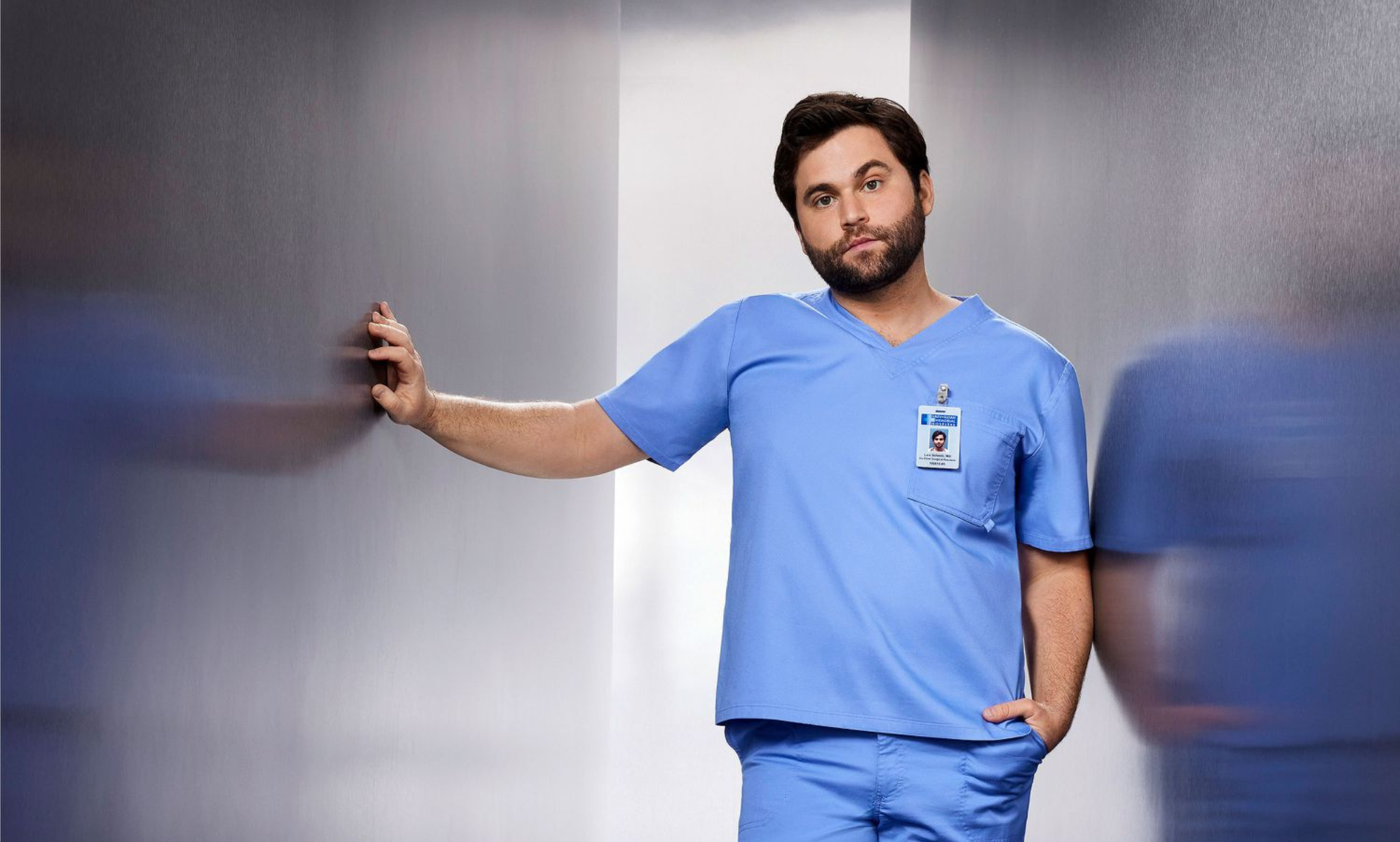 Jake Borelli de Grey’s Anatomy rinde homenaje al ‘valiente personaje gay’ Dr. Levi Schmitt en el episodio final