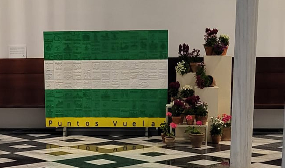 Un total de 125 Puntos Vuela diseñan una bandera de Andalucía en 3D con símbolos locales