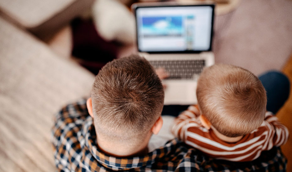 Andalucía, pionera en la creación de una herramienta que evalúa el conocimiento digital de las familias
