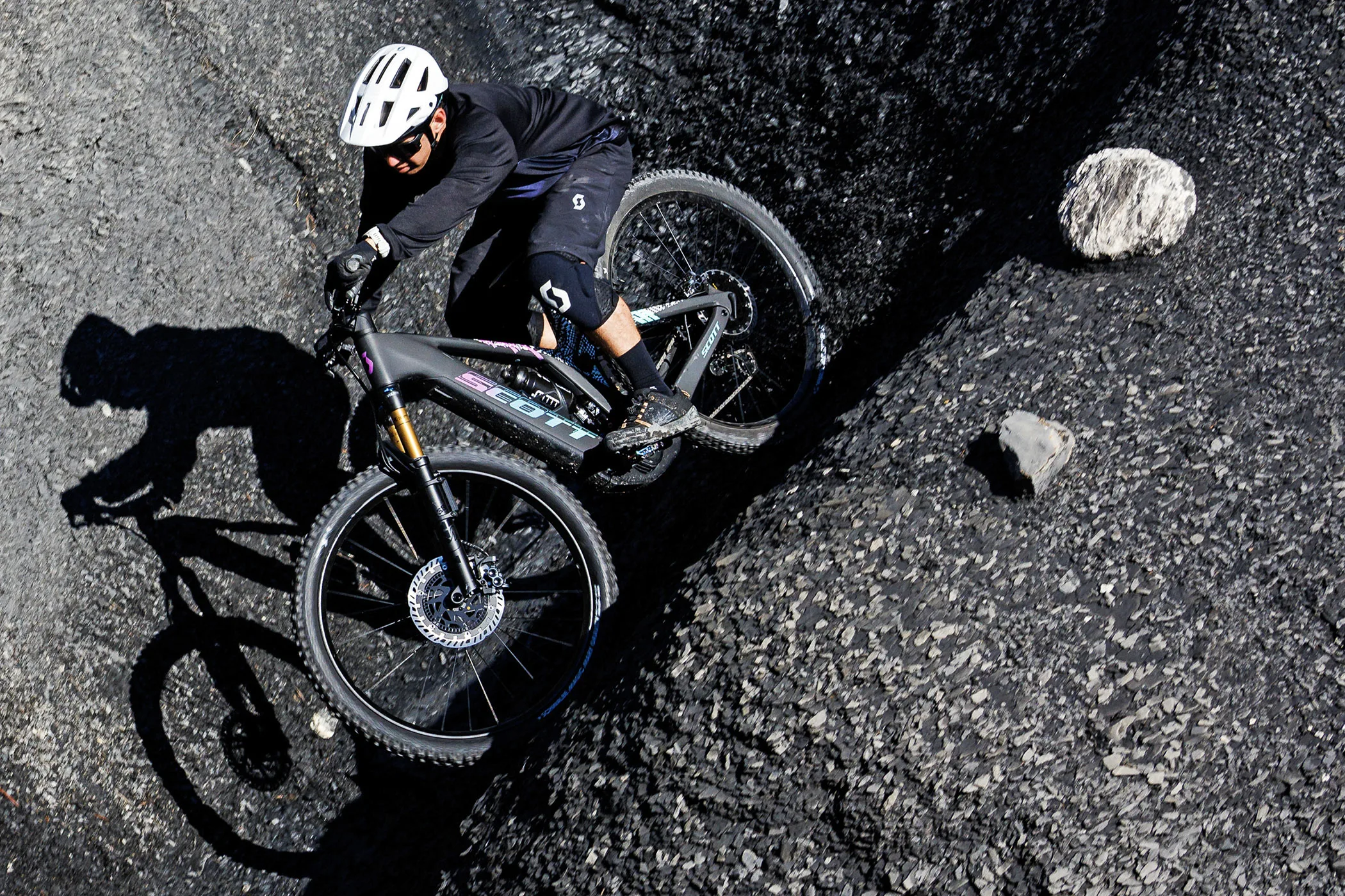 El nuevo Scott Patron eRIDE eMTB evoluciona la integración de las grandes montañas en carbono o aleación
