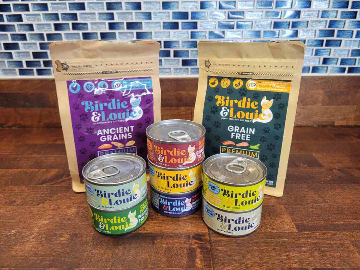 Revisión de comida para gatos Birdie y Louie