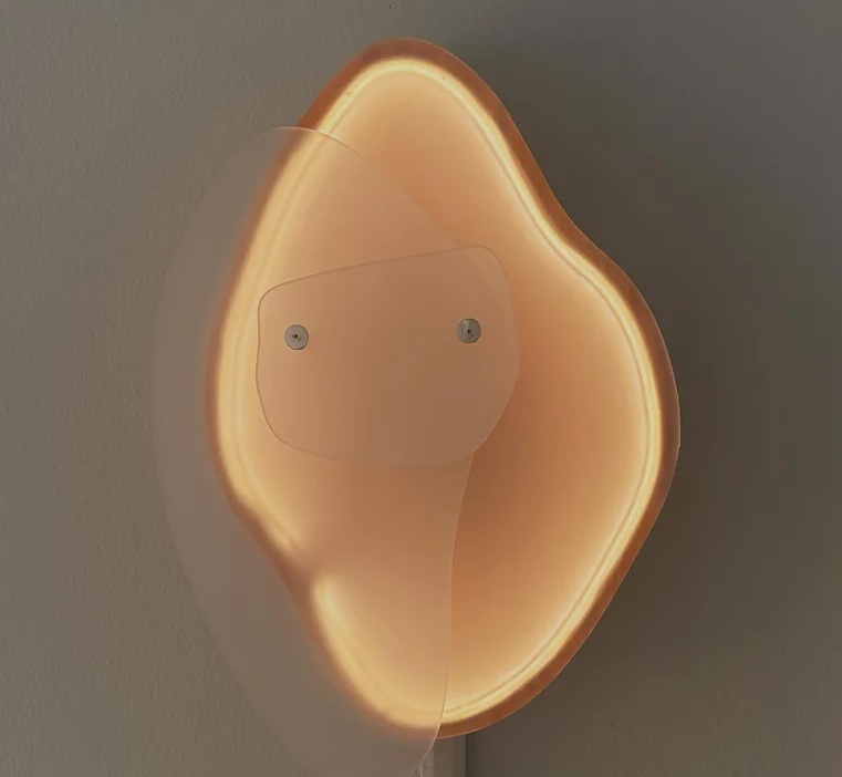 Este exclusivo aplique te da la bienvenida a casa con una luz cálida