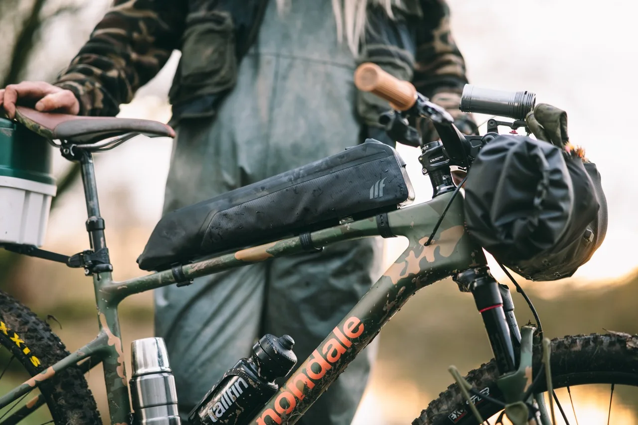 ¿La bolsa del tubo superior es demasiado corta? Eche un vistazo a la nueva línea de bolsas largas para tubo superior de Tailfin
