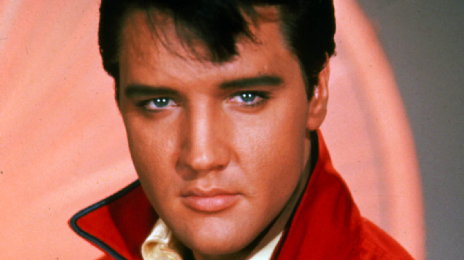 Lo que aprendimos sobre la salud de Elvis Presley tras su muerte