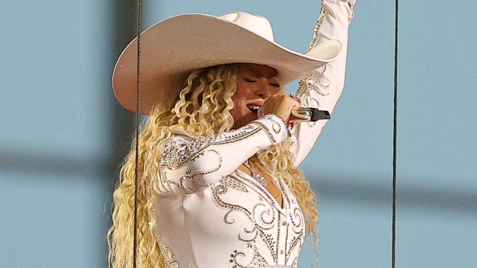 Detalles cruciales que te perdiste del espectáculo de medio tiempo navideño de la NFL de Beyoncé