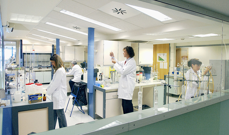 La Junta inyecta 25 millones a las universidades públicas para contratar a jóvenes investigadores y técnicos de apoyo a la I+D