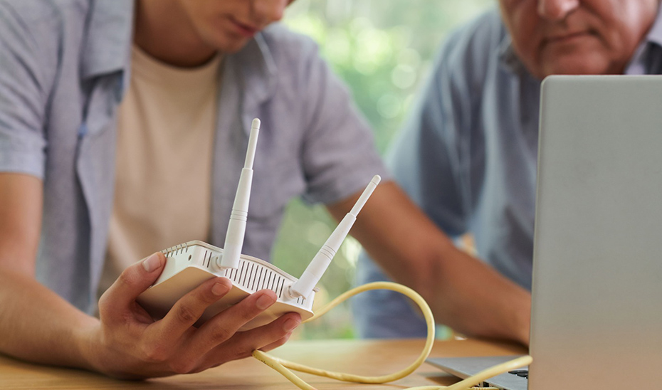 Consumo desarrolla la campaña para detectar cláusulas abusivas en telefonía, internet y tv
