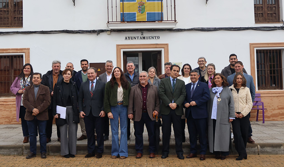 La Junta destina casi 354.000 euros a 13 pequeños municipios para equipamientos y servicios que permitan fijar la población
