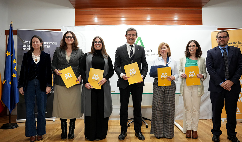 Junta y cuatro asociaciones acuerdan colaborar para visibilizar a la mujer en la industria y la minería