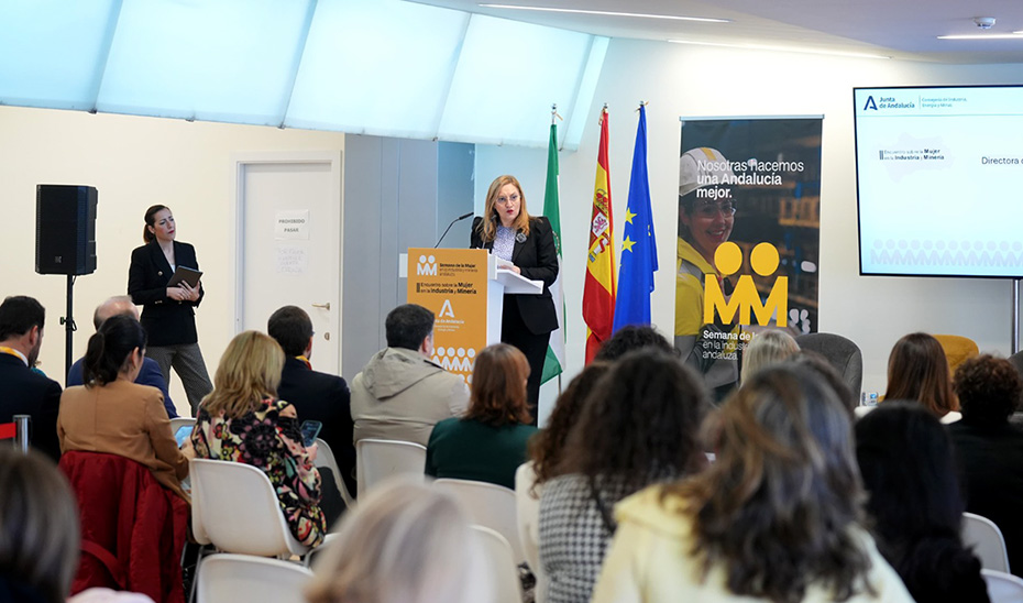Mujeres de la industria y minería comparten su experiencia para acercar a las jóvenes a estos sectores