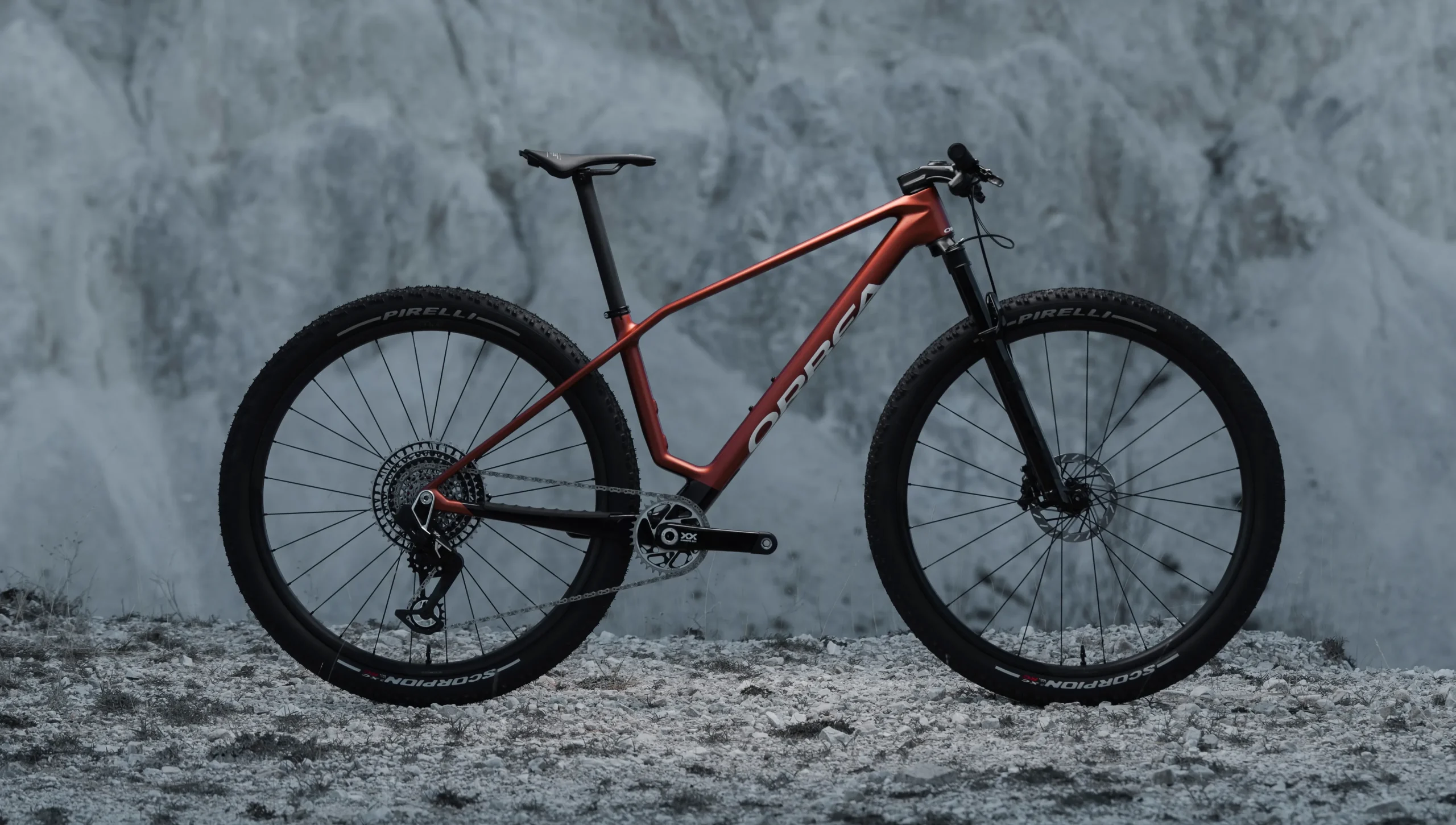 New Orbea Alma Hardtail obtiene un tubo de asiento X-Fader para un aspecto llamativo, viaje suave