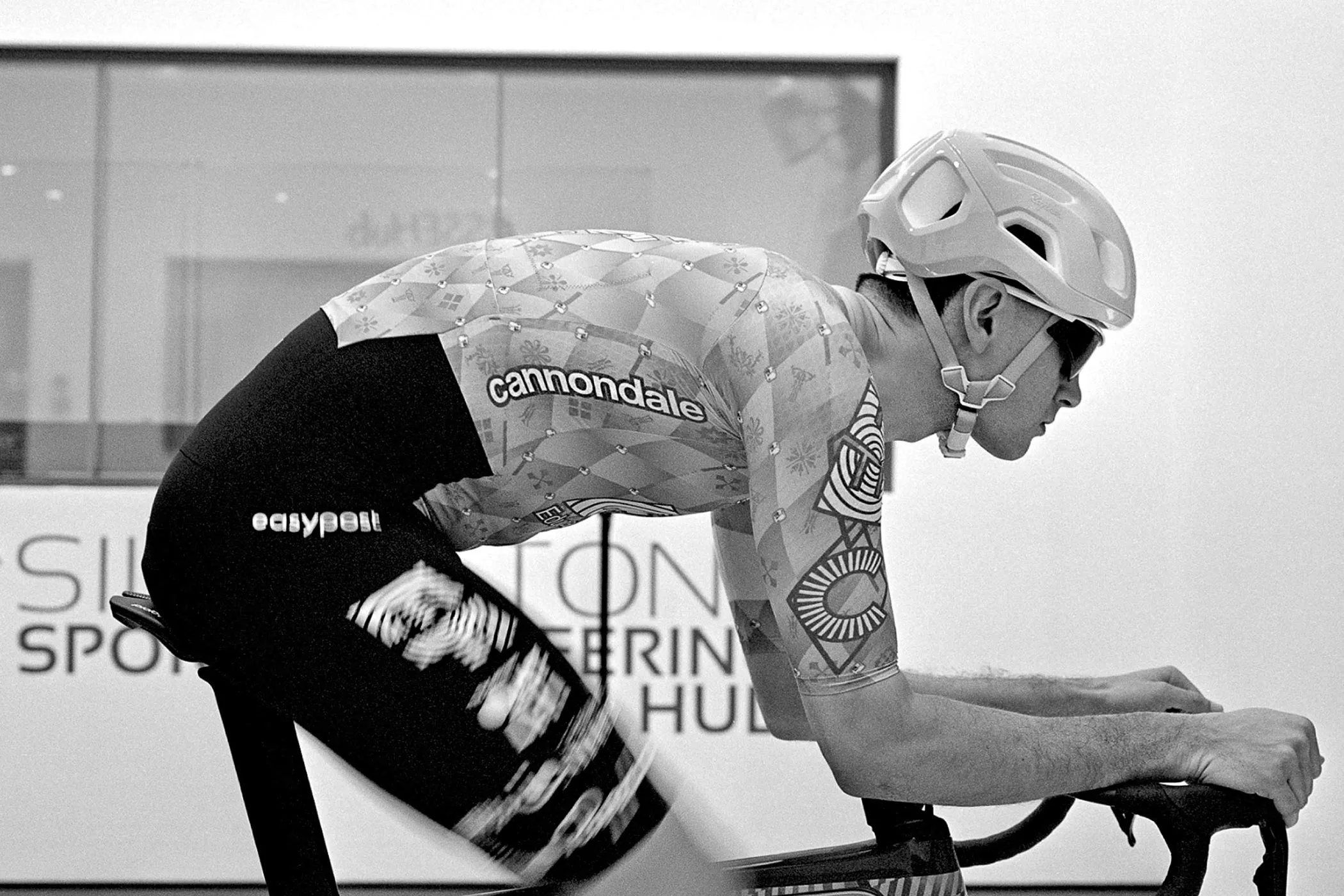 Nuevo Rapha Pro Team RoadSuit promete ganancias aero de EF Pro probadas en un skinsuit de carreras de carretera