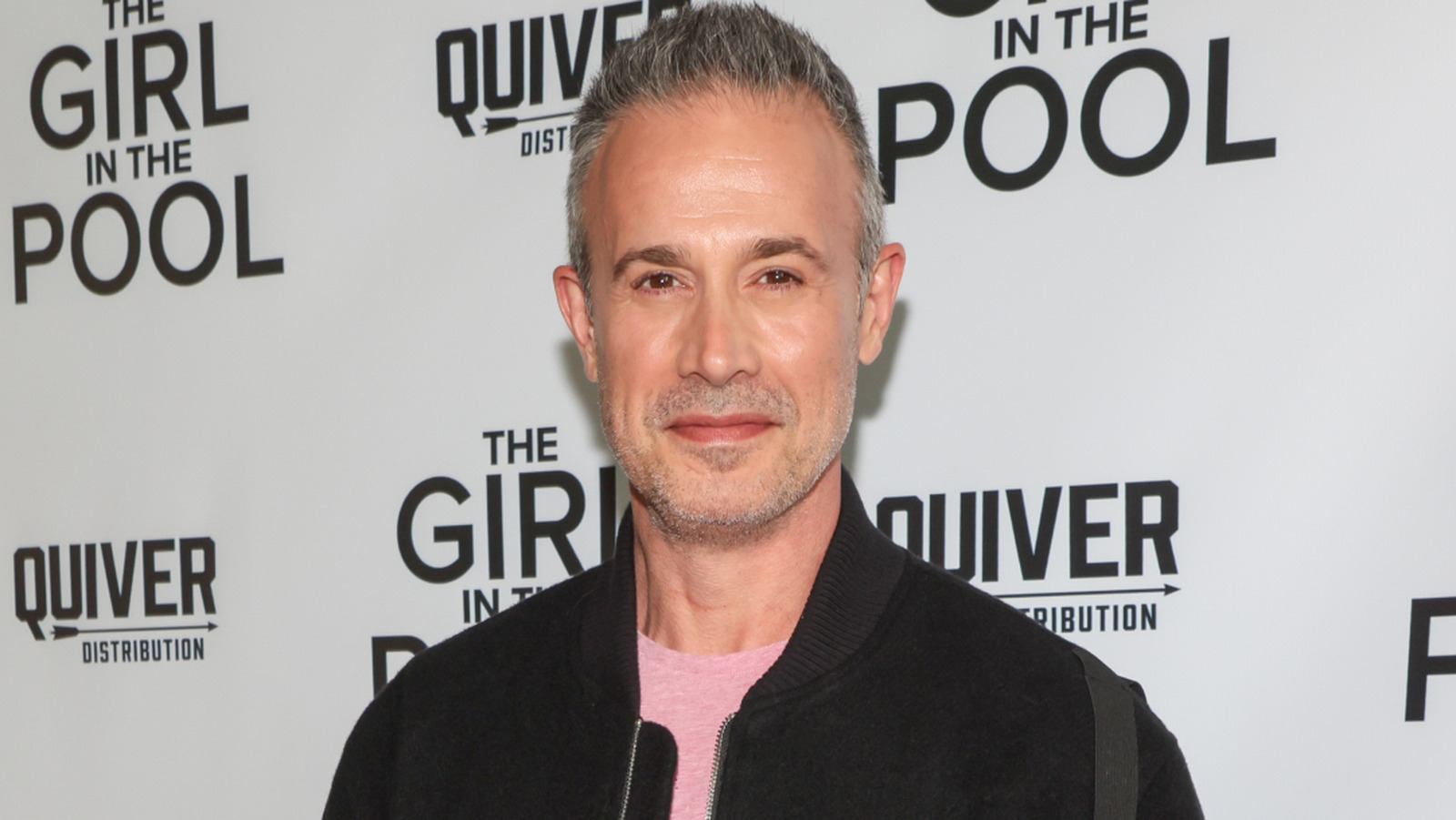 Por qué ya no ves a Freddie Prinze Jr. en las películas