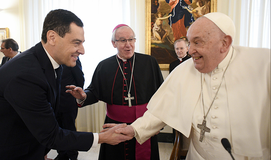 Moreno tras la audiencia con el Papa en Roma: “Andalucía es epicentro y capital de la pasión popular en el mundo”