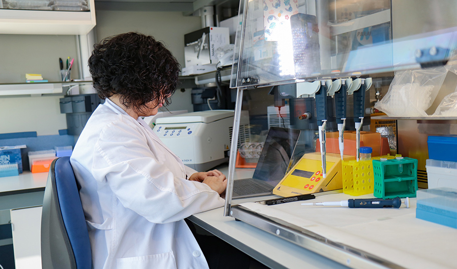 Más del 57% de los investigadores de la sanidad pública andaluza con proyectos activos en 2024 son mujeres