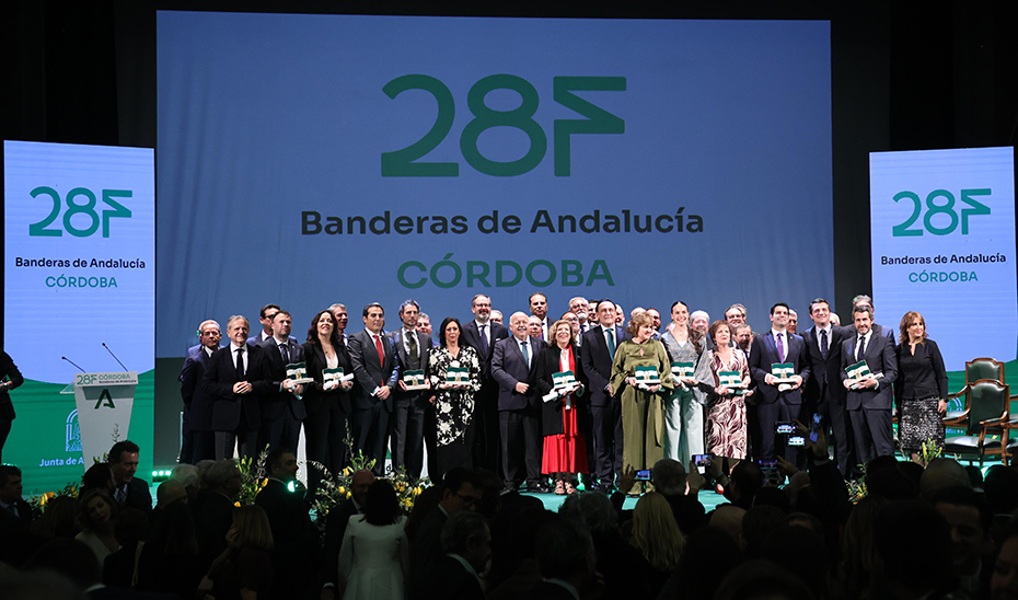 Las Banderas de Andalucía en Córdoba reconocen el liderazgo de la región en la innovación y el avance hacia el futuro