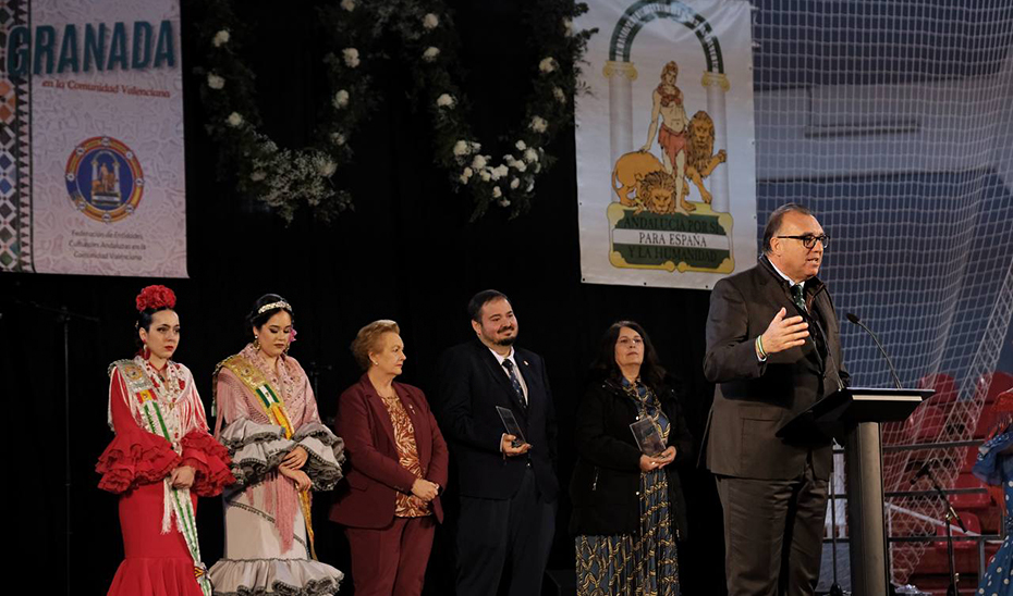 La Junta celebra el 28F en la Comunidad Valenciana y reconoce a las entidades andaluzas tras la DANA