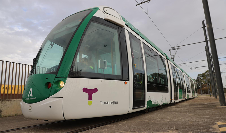 Fomento avanza en la puesta en marcha del tranvía de Jaén con el contrato de pre-explotación