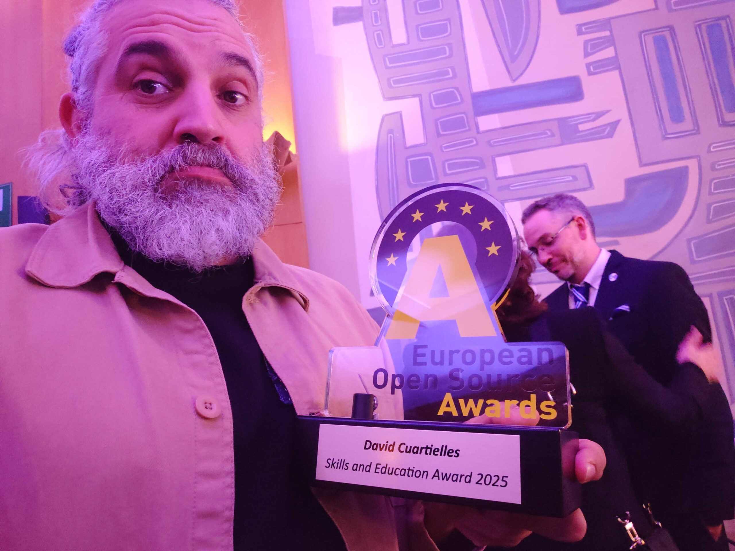 David Cuartielles recibe el premio de código abierto sobre habilidades y educación