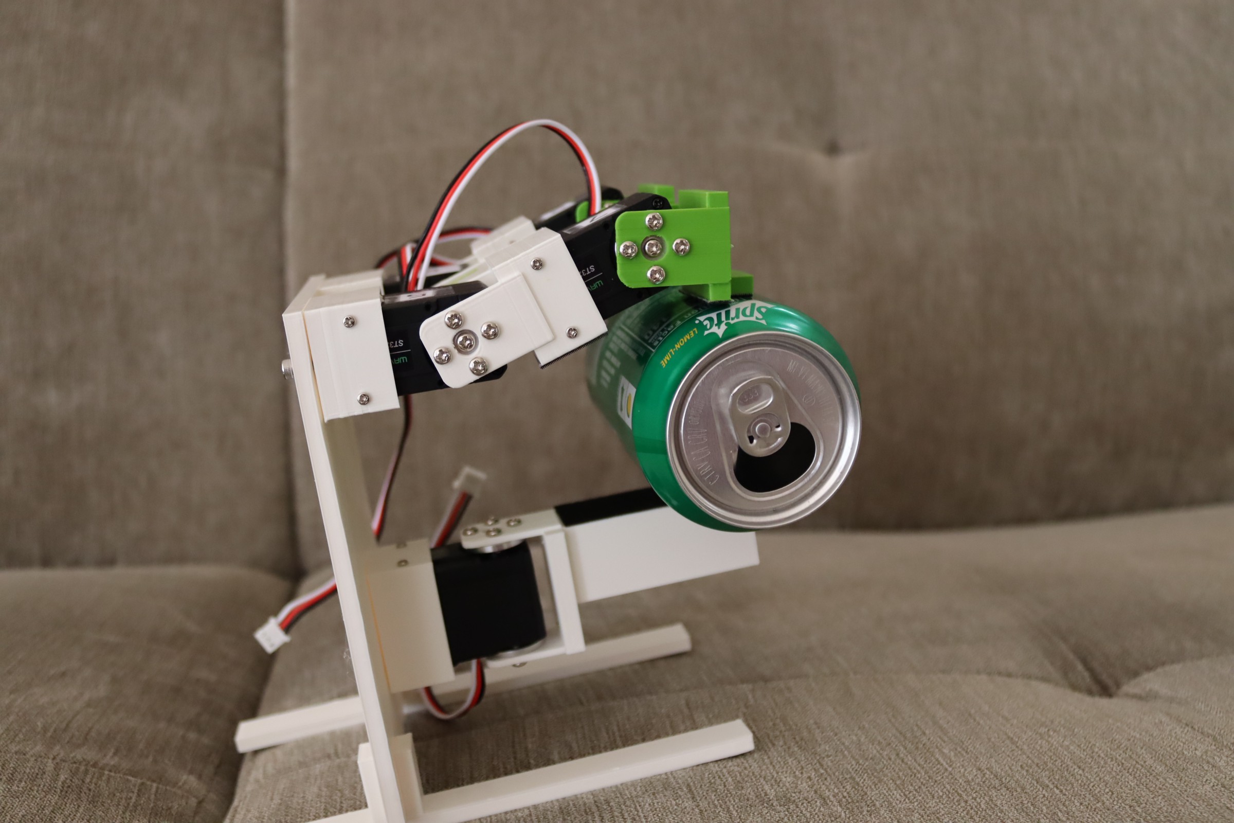 Este robot Robot Hand usa servos de autobús en serie