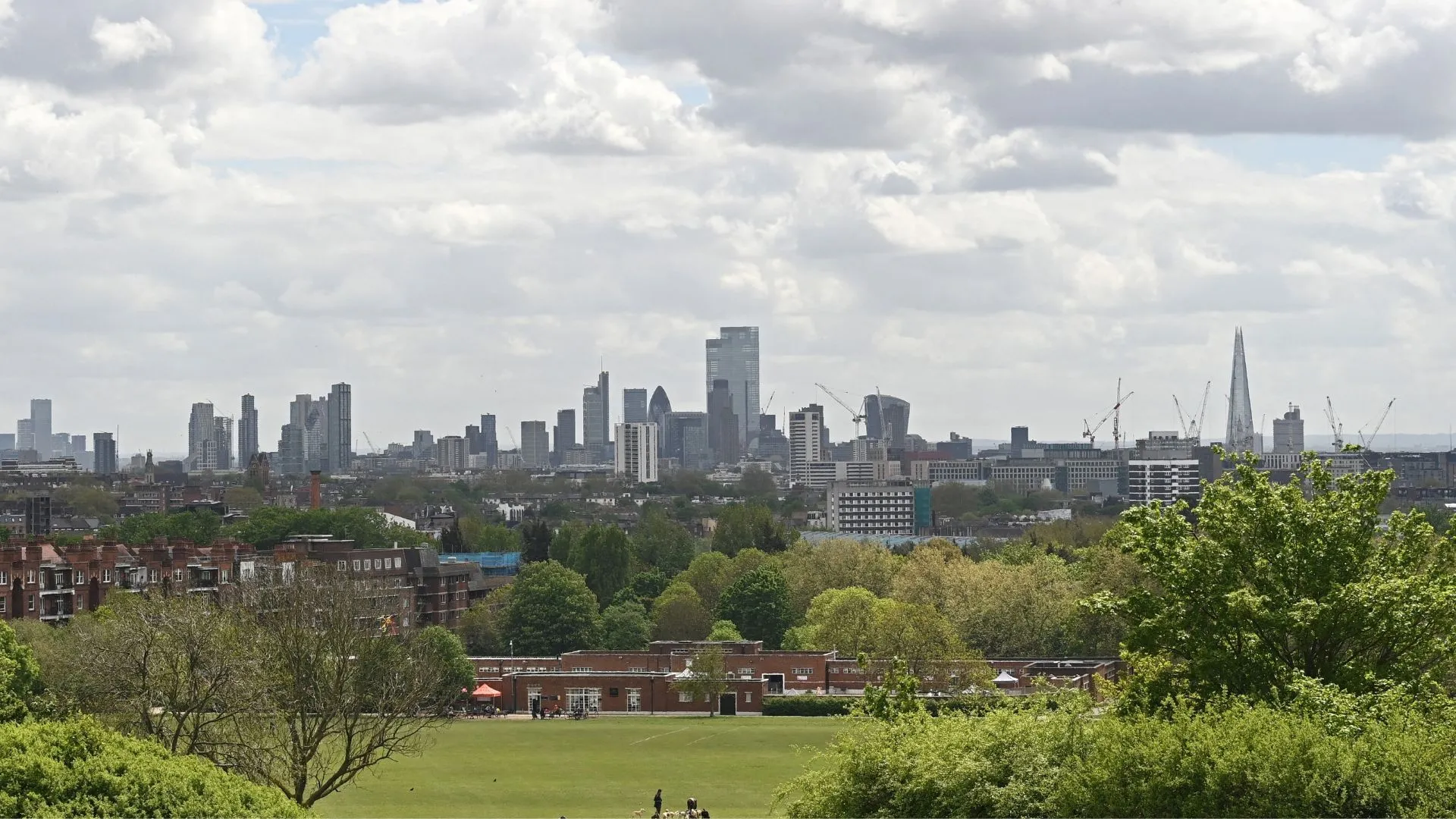 El famoso área de crucero de Londres dirigida a carteles que le dicen a los hombres homosexuales que “consigan una habitación”