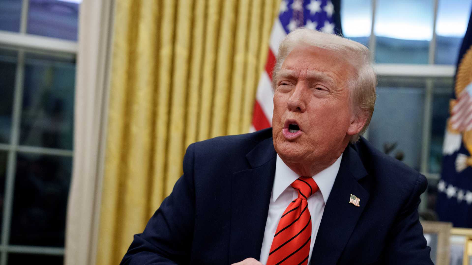 El juez bloquea la orden ejecutiva de Trump que prohíbe la atención médica trans para menores de 19 años