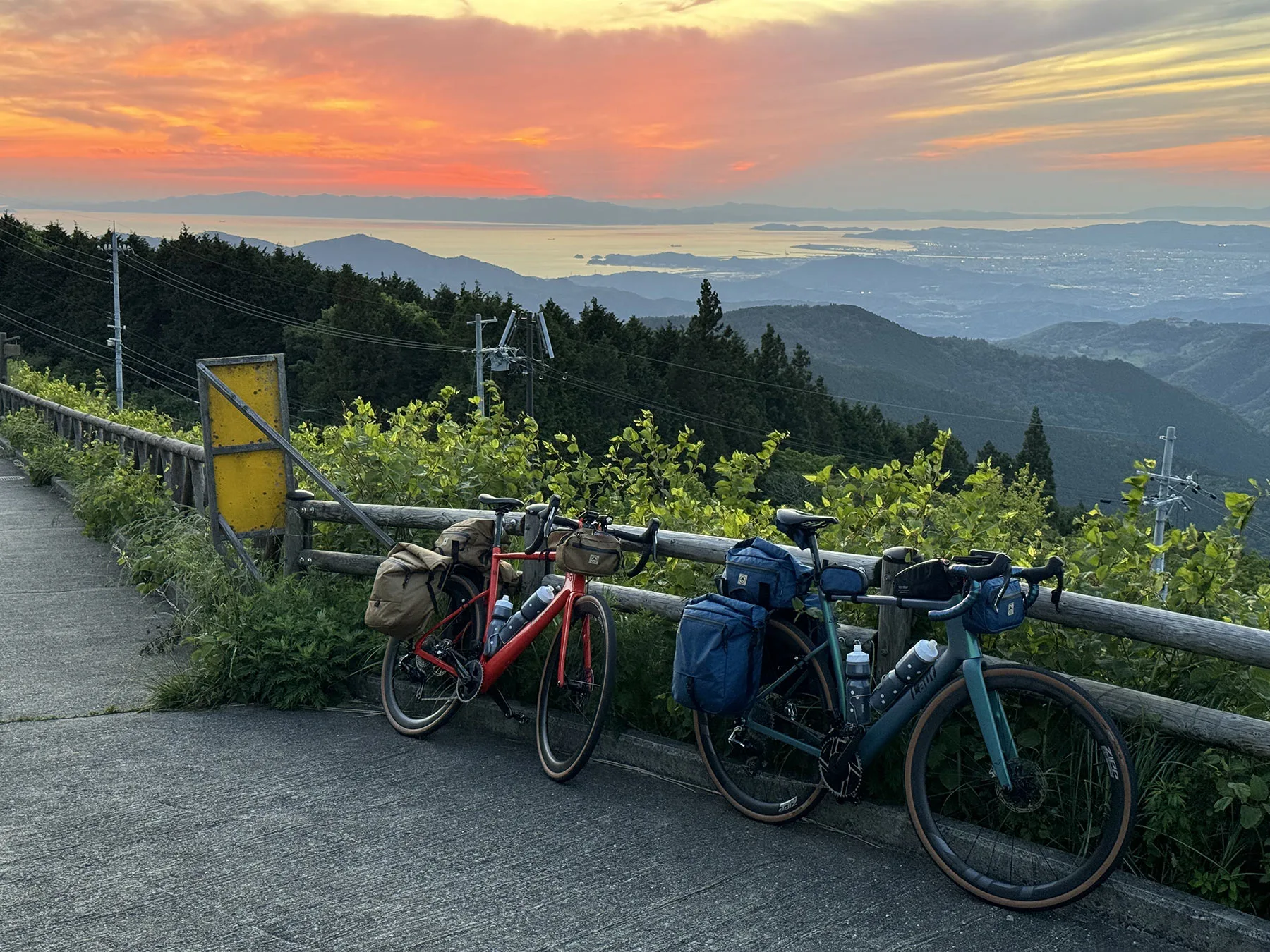 Revisión: North St. Bolsas para bicicletas y Old Man Mountain Rack