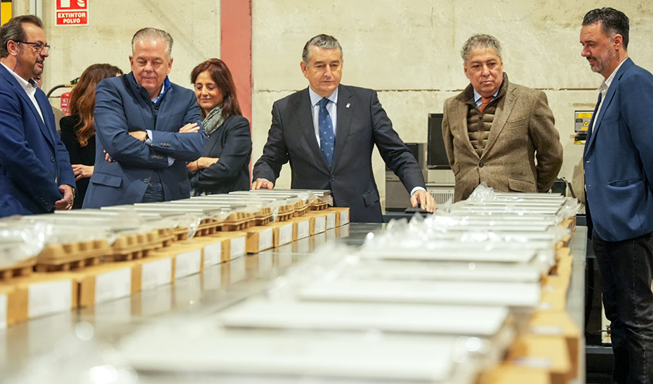La Junta refuerza el aprendizaje digital en zonas rurales con 14.630 nuevos equipos informáticos