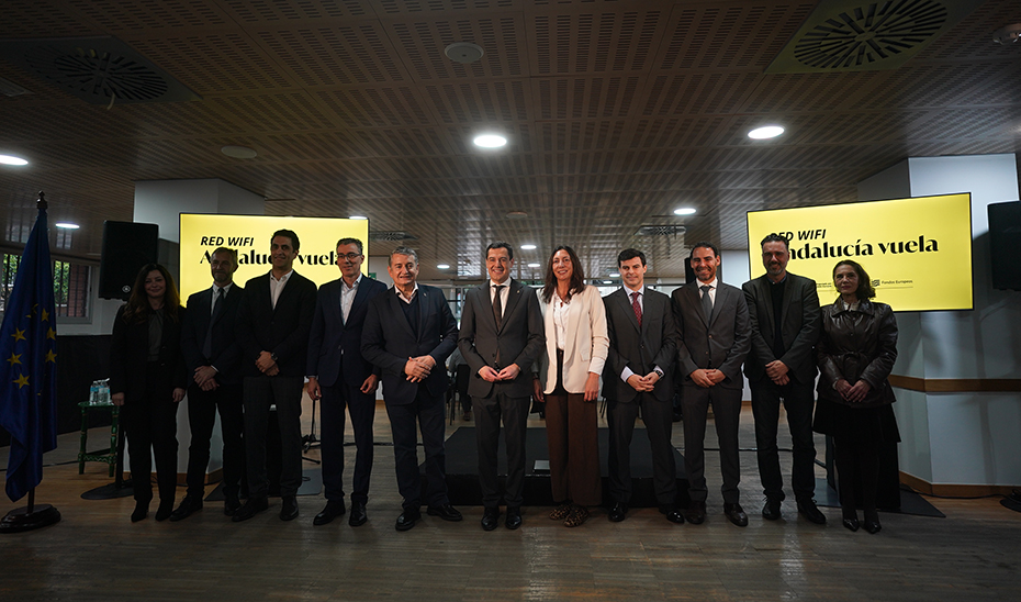 Moreno señala que la Red Wifi Andalucía Vuela supone toda una revolución: “El objetivo es lograr el 100% de la digitalización en 2030”