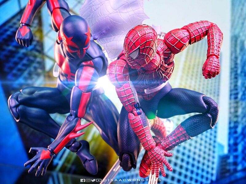 In-package Images: Medicom MAFEX Friendly Neighborhood Spider-Man & Spider-Man 2099 Figures