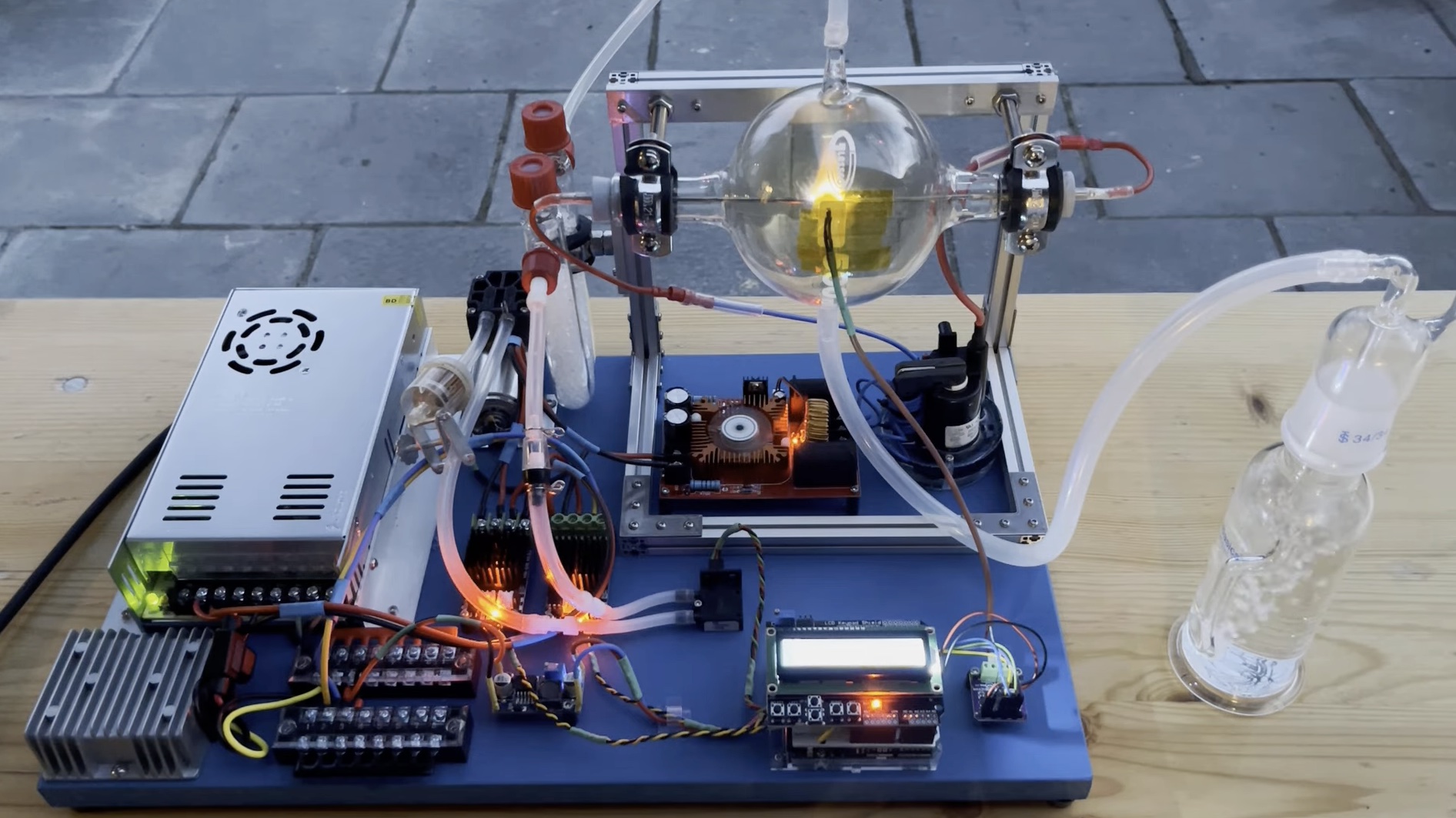 Este reactor experimental de bricolaje utiliza el proceso de ojo de birkeland