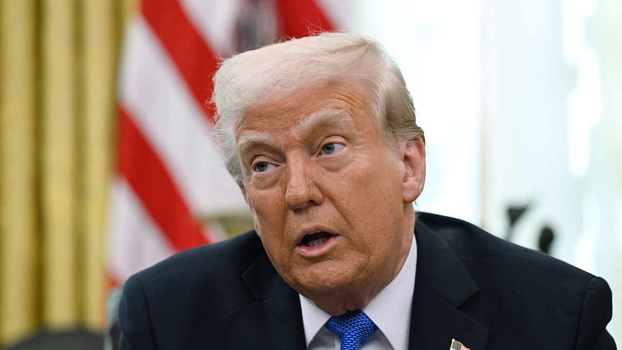 Trump sugiere que atacar los derechos trans será la estrategia de mitad de período de 2026 del Partido Republicano