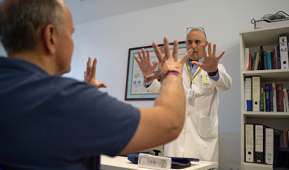 Andalucía ofrece a los pacientes con párkinson las terapias más avanzadas para su tratamiento