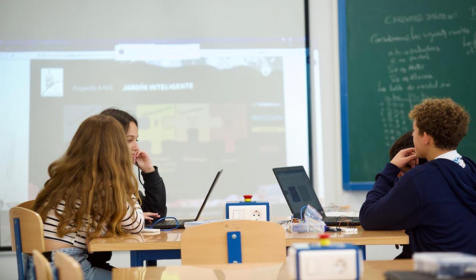 Andalucía impulsa el desarrollo de proyectos científicos y tecnológicos en más de 1.500 centros docentes
